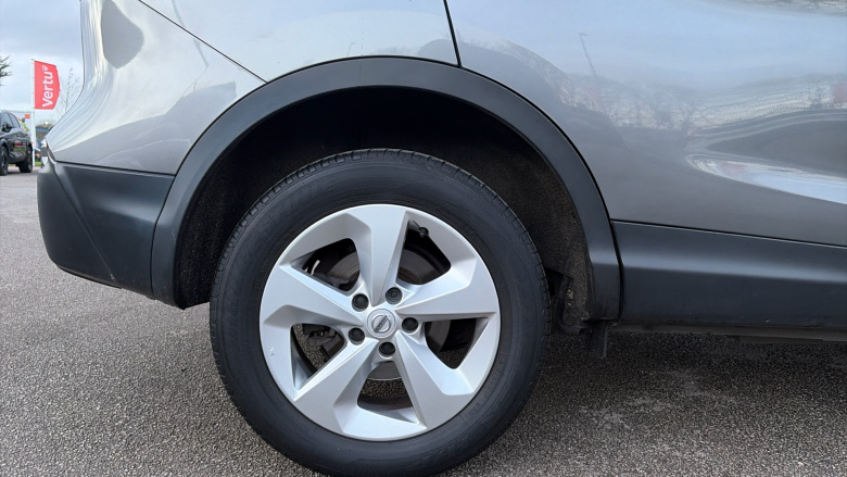 Nissan Qashqai 1.3 DiG-T Acenta Premium 5dr Petrol Hatchback